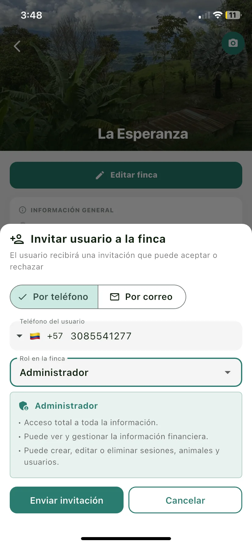 Hoja Invitar usuario a la finca con el selector por teléfono o correo y el rol