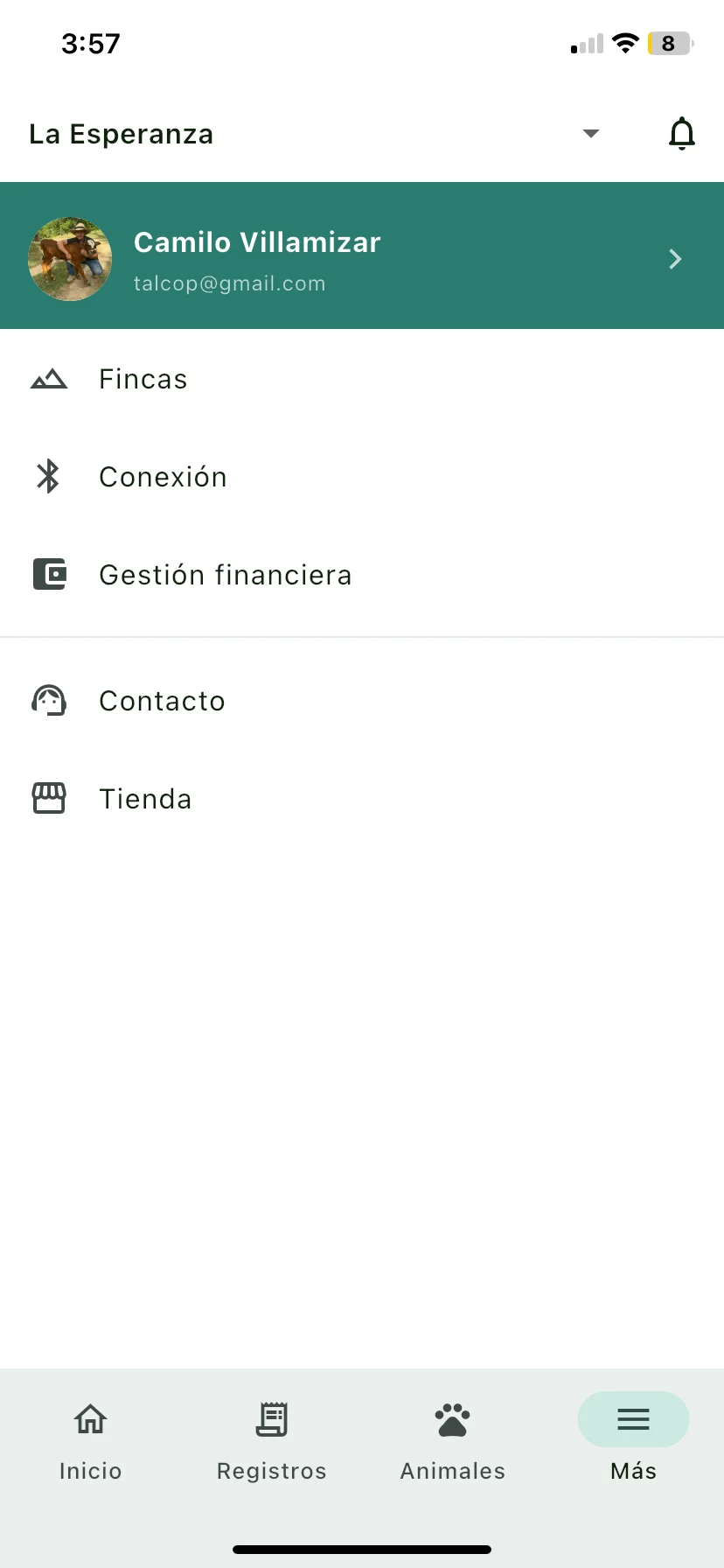 Pestaña Más con la cabecera de Mi cuenta arriba y la lista de accesos debajo