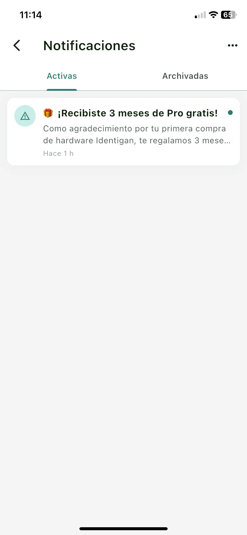 Pestaña Activas con tarjetas de notificación, una sin leer con su punto