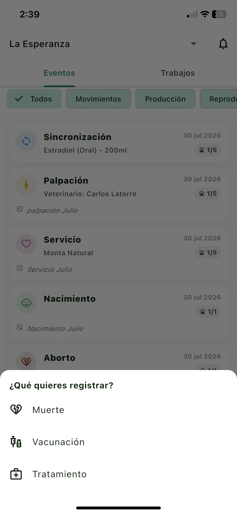 Hoja '¿Qué quieres registrar?' con las opciones Muerte, Vacunación y Tratamiento